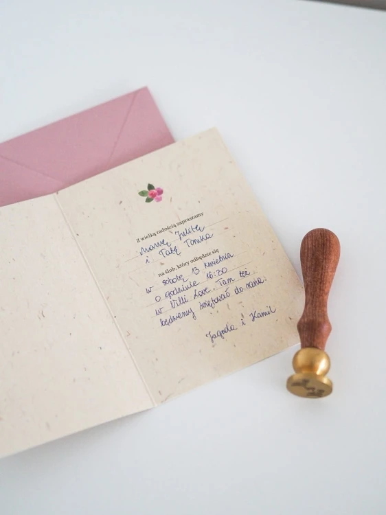 Zaproszenia ślubne gotowe do wypisania różowy wianek Paperwords